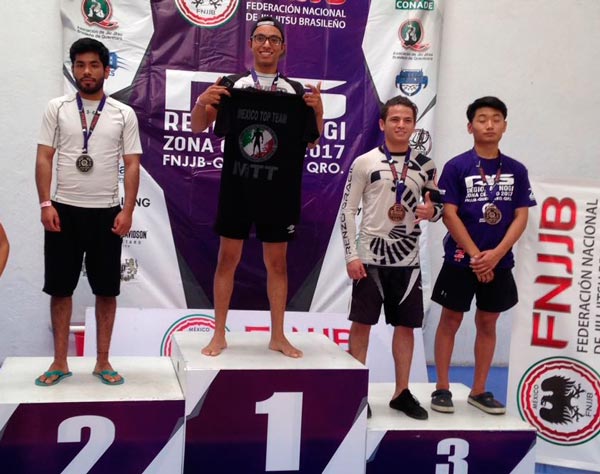 Luis García Aguilar ganó plata en peso pena durante la competencia efectuada en Querétaro, además buscó el título de absoluto, pero se quedó con el bronce. / Fabiola VÁZQUEZ