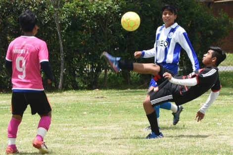 Celebraron un partido de futbol con motivo del Día Internacional de la Juventud en Zacatelco. / Everardo NAVA