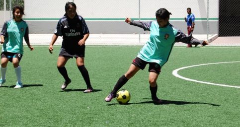 Los equipos disputaron el juego de la séptima fecha con buen ritmo de juego, pero el trabajo ofensivo fue la clave para dar la victoria a 5M. / Fabiola VÁZQUEZ