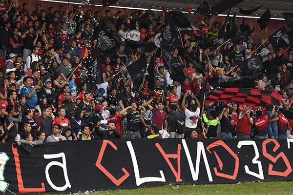 La Clandestina protesta por retraso en ampliación del estadio Tlahuicole. Hoy no asistirá a partido inaugural de torneo de la Serie B. / Everardo NAVA