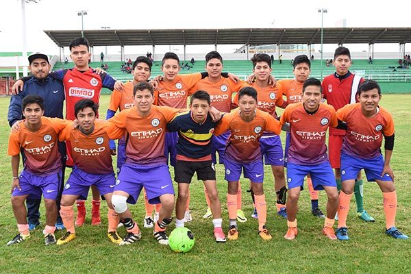 Manchester de la escuela Técnica 4 de Chiautempan, segundo lugar del torneo de futbol soccer. / Everardo NAVA