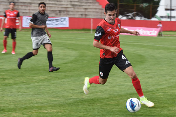 Oscar Torres, capitán de Coyotes, se desempeña en la zaga central. / Everardo NAVA