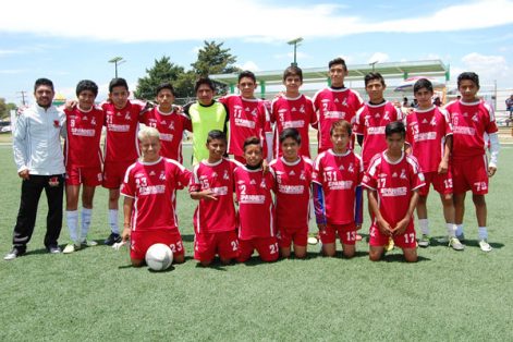 Toros de Chachapa, viajó de Puebla a Tlaxcala con 25 jugadores para participar en el aniversario del club Panteras. / Fabiola VÁZQUEZ
