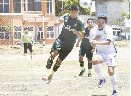 David Hernández fue una muralla en el primer tiempo para los Gallos, pero en el segundo tiempo se lesionó y su equipo se vino abajo en sector defensivo. / Everardo NAVA