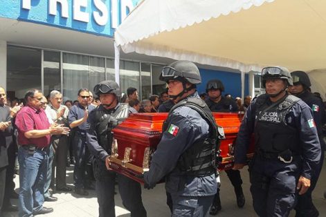 En las instalaciones de la alcaldía, autoridades municipales le rindieron un homenaje póstumo a Baltazar Maldonado Rosales, exalcalde de Apizaco. / Tomás BAÑOS