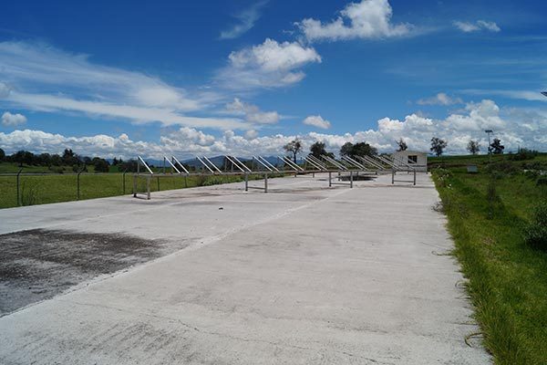 Así lucen las bases que fueron instaladas en la zona de paneles solares, los cuales desaparecieron junto con acumuladores, en la planta de tratamiento de aguas residuales de Mazapa. / Manuel MORALES