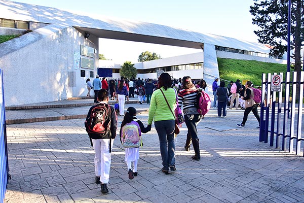 El día de ayer los estudiantes tlaxcaltecas se incorporaron a sus actividades escolares. / Héctor LORENZO
