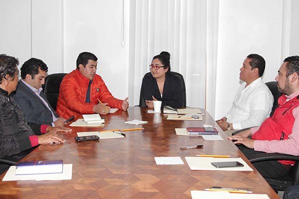 Los presidentes municipales que asistieron a la reunión manifestaron que con la atención que han recibido por parte de los funcionarios de la administración estatal resolvieron asuntos de la región al trabajar en acciones coordinadas en beneficio de la ciudadanía. / EL SOL DE TLAXCALA