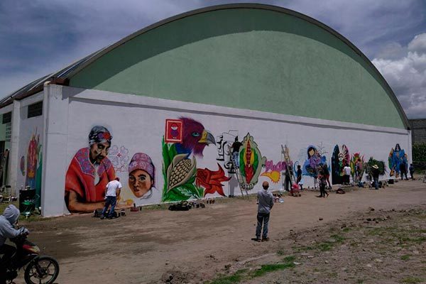 Los muros de la unidad deportiva de Ixtenco sirvieron para que jóvenes plasmaran sus creaciones durante el concurso de grafiti. / EL SOL DE TLAXCALA