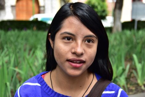 “El reto de los jóvenes es conseguir un trabajo, pero también tener estudios superiores. Yo estudio y al mismo tiempo tengo un empleo, es necesario que el gobierno vincule oportunidades para nosotros”. Maritza Rojas. Tlaxcala.