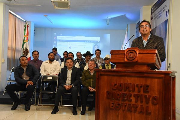Durante la instalación del consejo Carlos Carreón Mejía aseguró que buscarán impulsar el campo ya que durante muchos años ha sido un sector olvidado. / Jesús LIMA