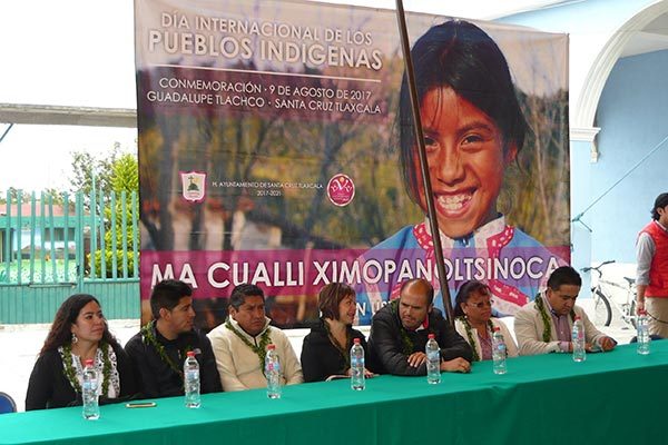 La comunidad de Guadalupe Tlachco conmemoró ayer el Día Mundial de los Pueblos Indígenas, evento que encabezó el alcalde de Santa Cruz Tlaxcala, Miguel Ángel Sanabria Chávez. / Armando PEDROZA