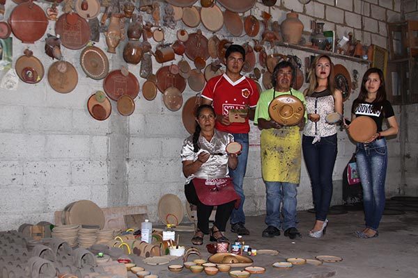 Unas 50 familias de alfareros se dedican a la elaboración de comal y ollas de barro en la comunidad de San Salvador Tzompantepec. / Tomás BAÑOS