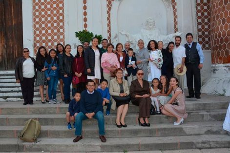 Familiares acompañaron a los hermanos en su primera comunión