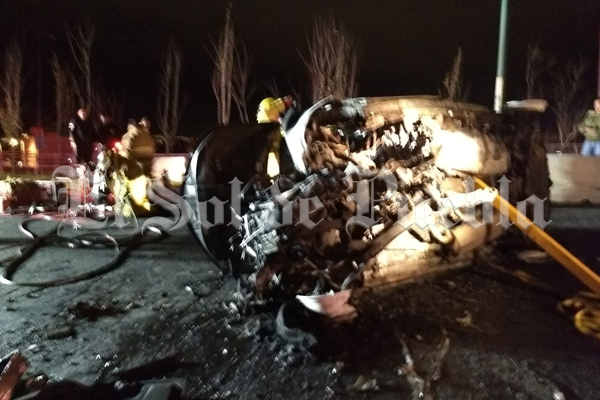 Aparatoso accidente vehicular deja al menos dos calcinados en Puebla