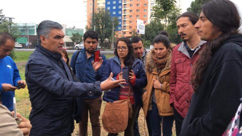 David Castañeda Delgado, director de gobierno región Toluca, con el colectivo Abracemos Tollocan.