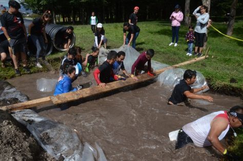 El primer reto fue sumergirse en el agua y donde algunos competidores desistieron. (Foto: Mariano Soriano)