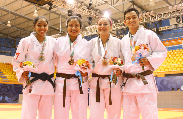 PILAR, Itzamara, María de los Ángeles y Marco Antonio, medallistas en la última competencia. Foto: El Sol de Tulancingo.