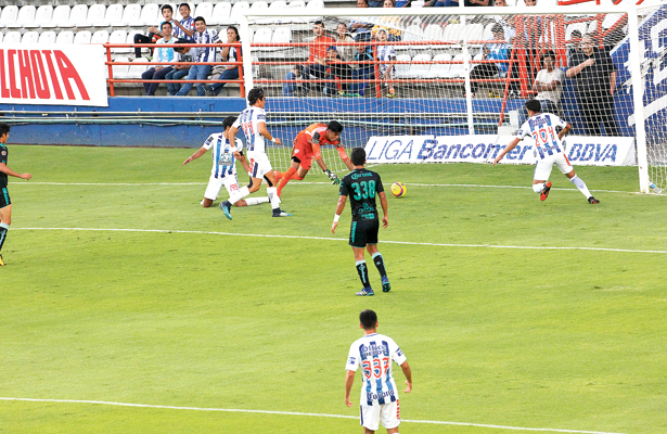 De nada le sirvió el empate al Pachuca 2-2 ante Santos. / Foto Especial.