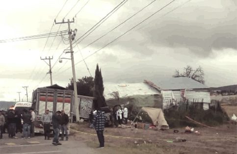 Una muerta y dos lesionados graves deja accidente en Xochihuacan