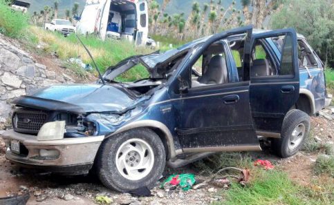 Mueren tres en carretera a Saltillo; hay cuatro heridos