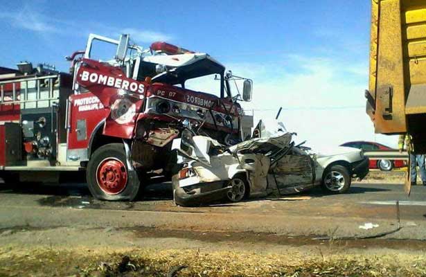 Bomberos participan en terrible accidente en Zacatecas