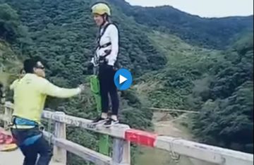 Una joven cae a río al aventarse de puente en Bolivia