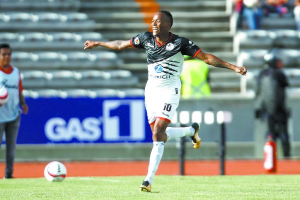 Lobos sigue invicto