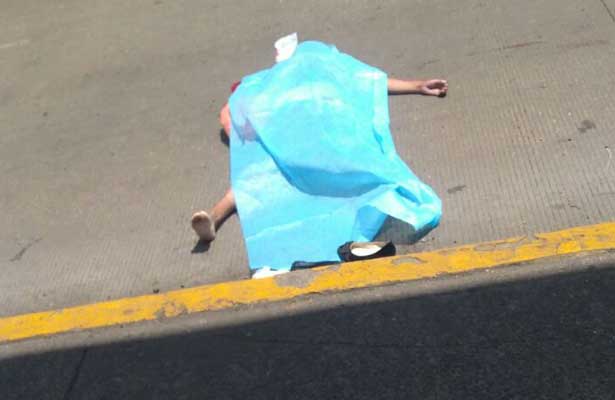 Muere abuelita tras ser embestida en Circuito Interior