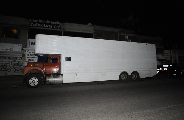 Aseguran bodega y detienen a 2 huachicoleros en CdMx
