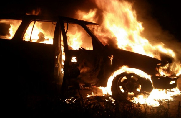 Queda calcinada una camioneta en la colonia Constituyentes, en Xalapa. Noticias en tiempo real