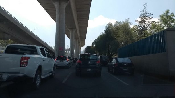 Transito pesado en carretera México Cuernavaca — IMÁGENES