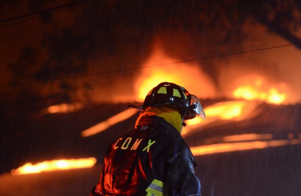 Se incendia empresa de textiles en la Miguel Hidalgo Se incendia empresa de textiles en la Miguel Hidalgo