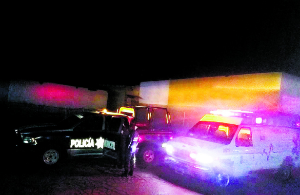arrojan a mujer desde