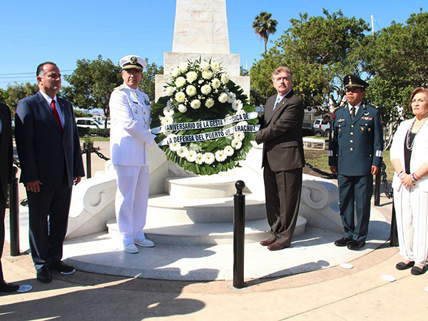 Encabeza gobernador ceremonia de gesta heroica del puerto de Veracruz - La Voz de la Frontera (Comunicado de prensa)