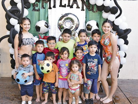 El homenajeado e invitados.