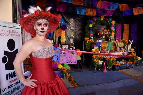 Realizan comerciantes del centro histórico altar de muertos