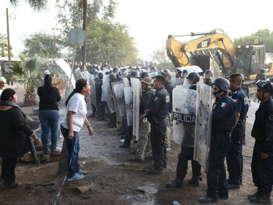 Manifestantes arman otro zafarrancho