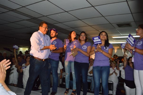 https://cdn.oem.com.mx/noticiasdelsoldelalaguna/2017/05/Javier3-602x400.jpeg