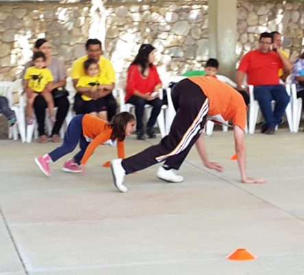 En escuelas públicas y privadas suelen realizarse algunas actividades deportivas y culturales para celebrar el Día del Padre.