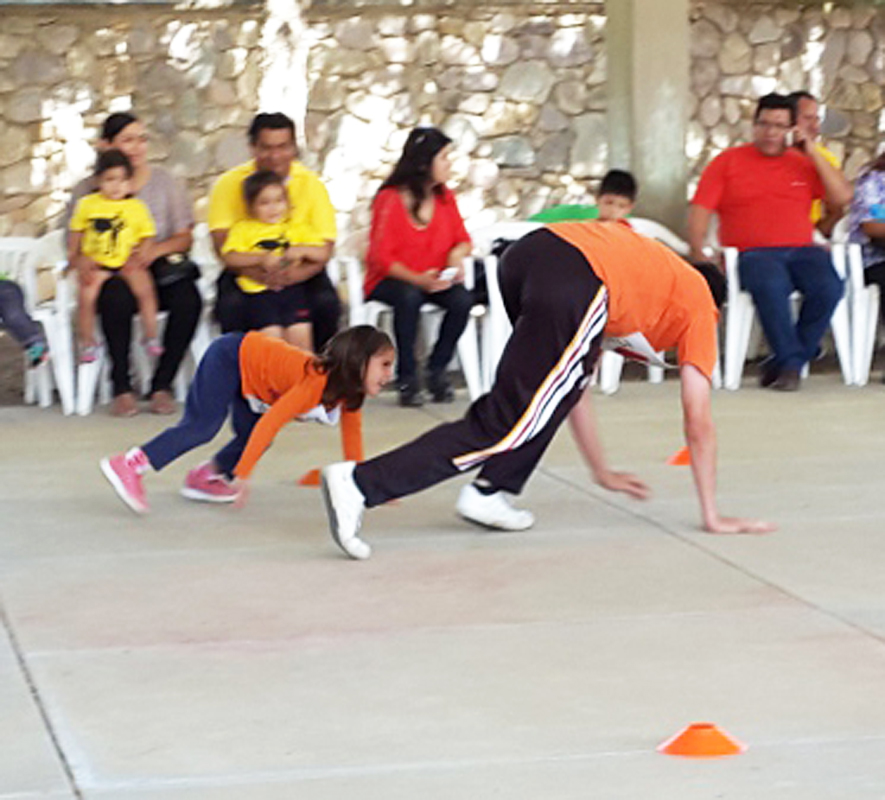 En escuelas públicas y privadas suelen realizarse algunas actividades deportivas y culturales para celebrar el Día del Padre