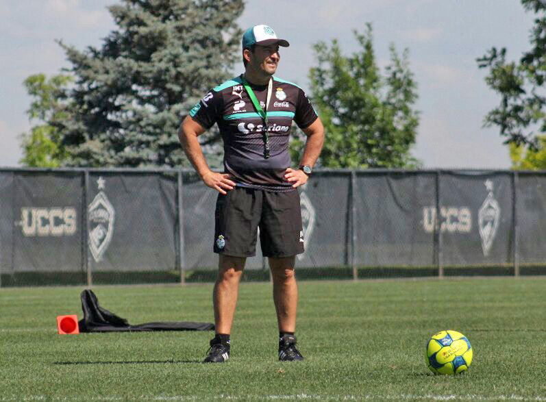Almeyda reconoce que Chivas tendrá un mes difícil