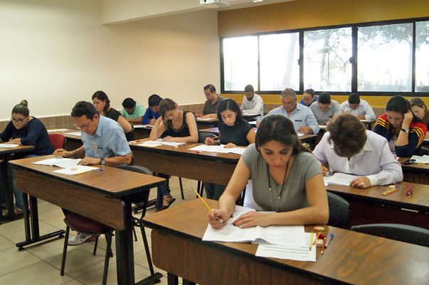 INE aplica examen para el Servicio Profesional Electoral Nacional