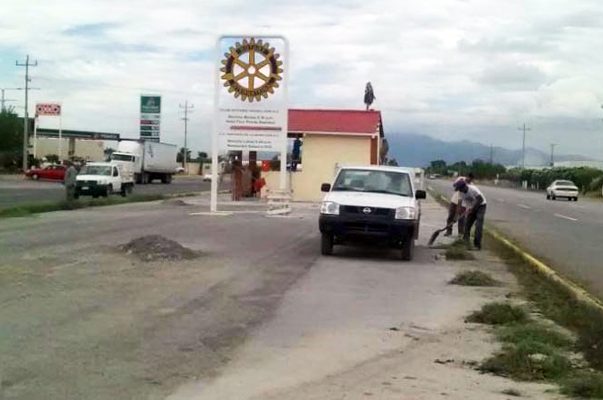 Principalmente para proteger de las inclemencias del clima se construye una caseta en carretera de Monclova.