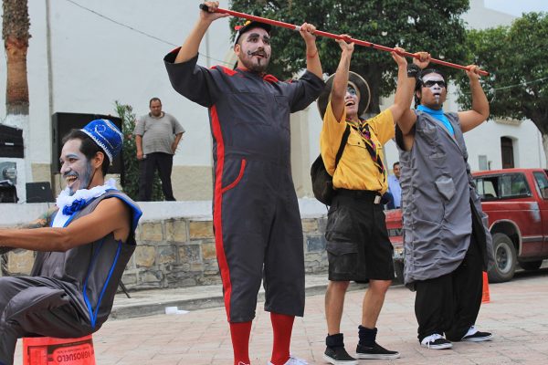 En esta ocasión estarán en escena 2 grupos de la Programación Nacional del Festival de Monólogos que propone la Secretaría de Cultura a través de la Coordinación Nacional de Teatro del Instituto Nacional de Bellas Artes.