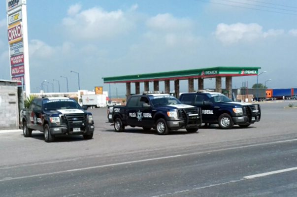 Patrullas de verificación de transporte de la Policía Federal, en operativo en carretera federal 57.