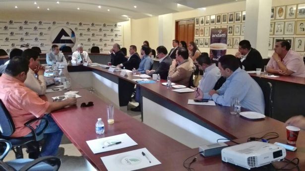 El alcalde electo Jorge Zermeño Infante se reunió este miércoles con los integrantes del Grupo Empresarial de La Laguna.
