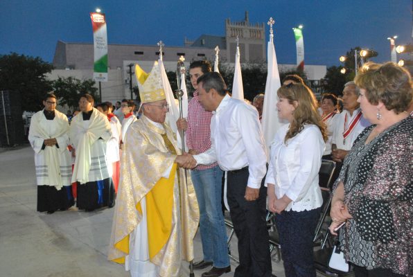 Se realizó la celebración de la misa de acción de gracias ofrecida por el obispo emérito, José Guadalupe Galván Galindo, para celebrar el 110 aniversario de la ciudad de Torreón en la Plaza Mayor, estando presente el alcalde, Jorge Luis Morán.