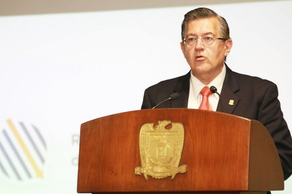 El rector de la Universidad Autónoma de Coahuila, Blas José Flores Dávila durante la inauguración del Congreso de Ciencias Sociales “Retos y Perspectivas del Cambio Social”.