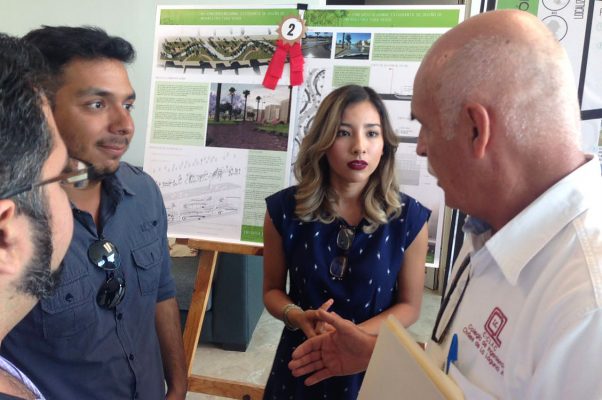 Karla Leticia Gallegos y José Manuel Guizar, de las facultades de Arquitectura e Ingeniería Civil de la UA de C, presentaron este viernes el proyecto con el que ganaron el Primer Concurso de Infraestructura Verde para el Aprovechamiento de Agua de Lluvia.